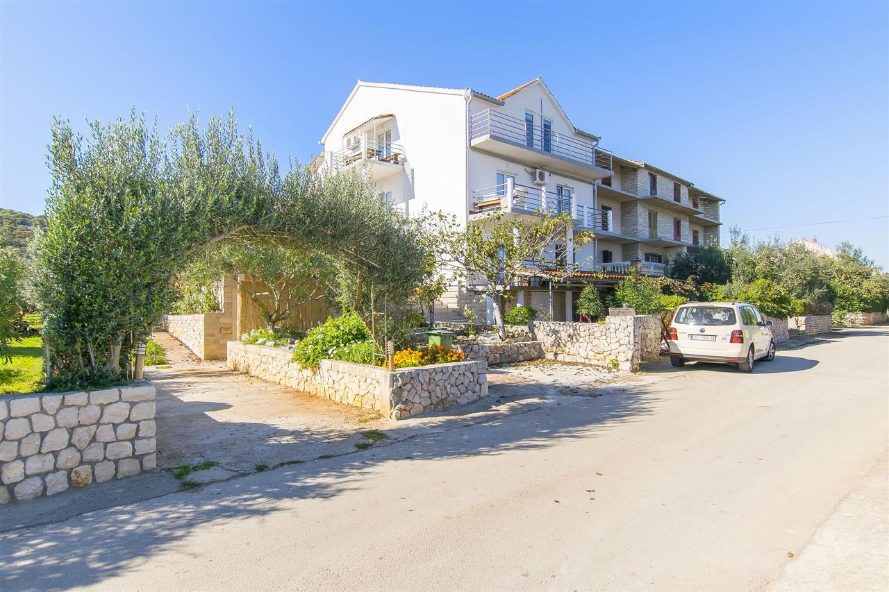 Apartments Irena Tkon Bagian luar foto