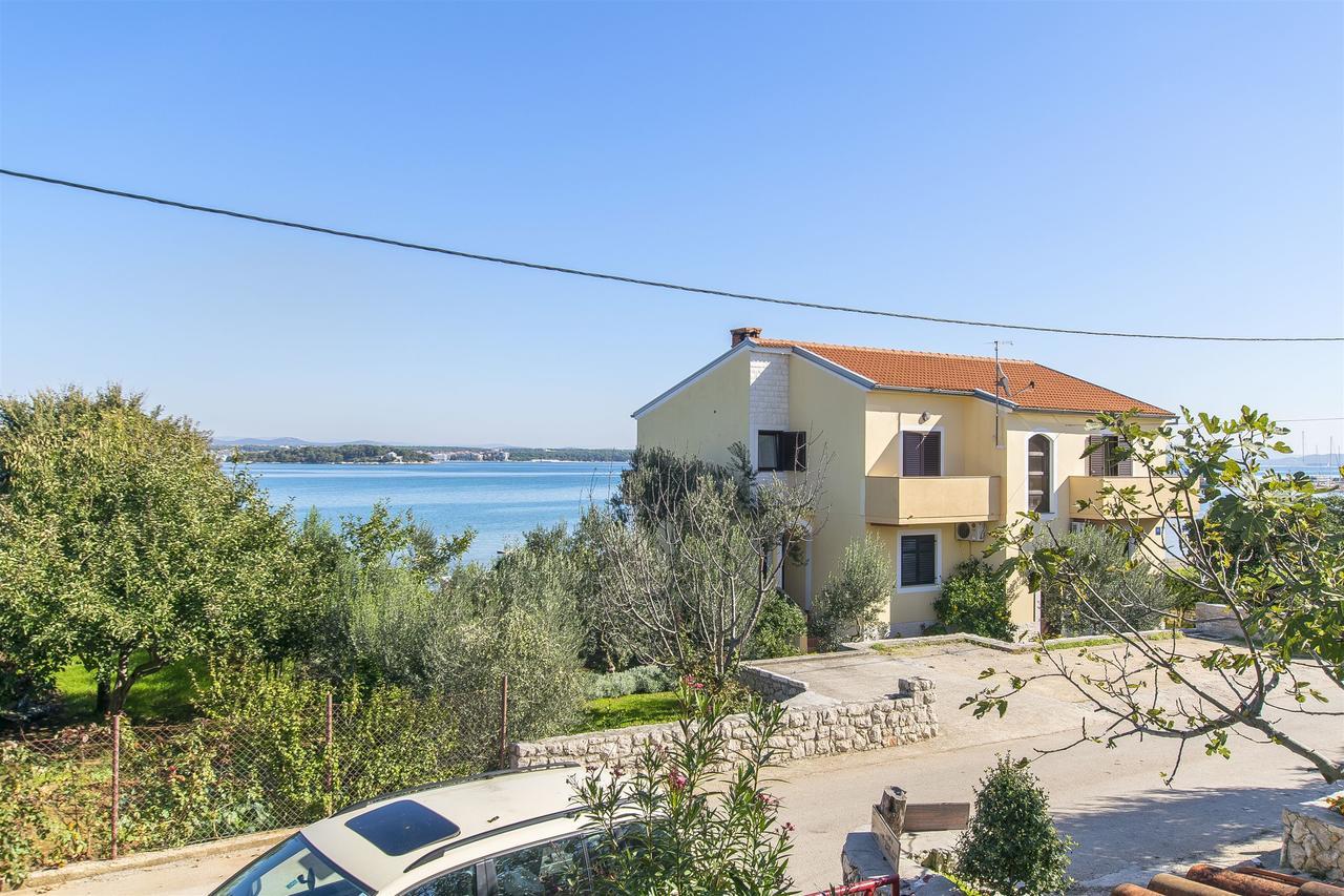 Apartments Irena Tkon Bagian luar foto