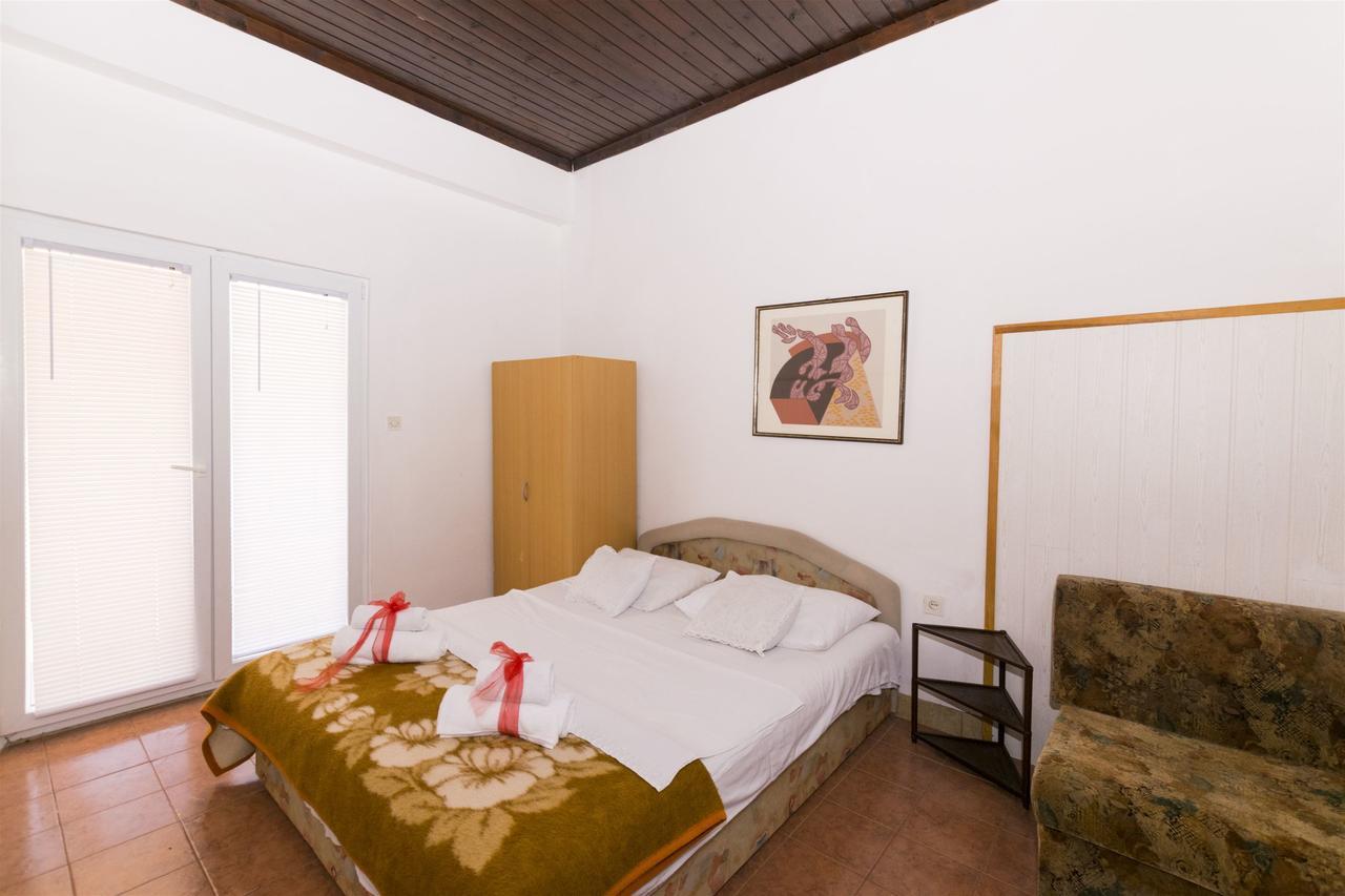Apartments Irena Tkon Bagian luar foto