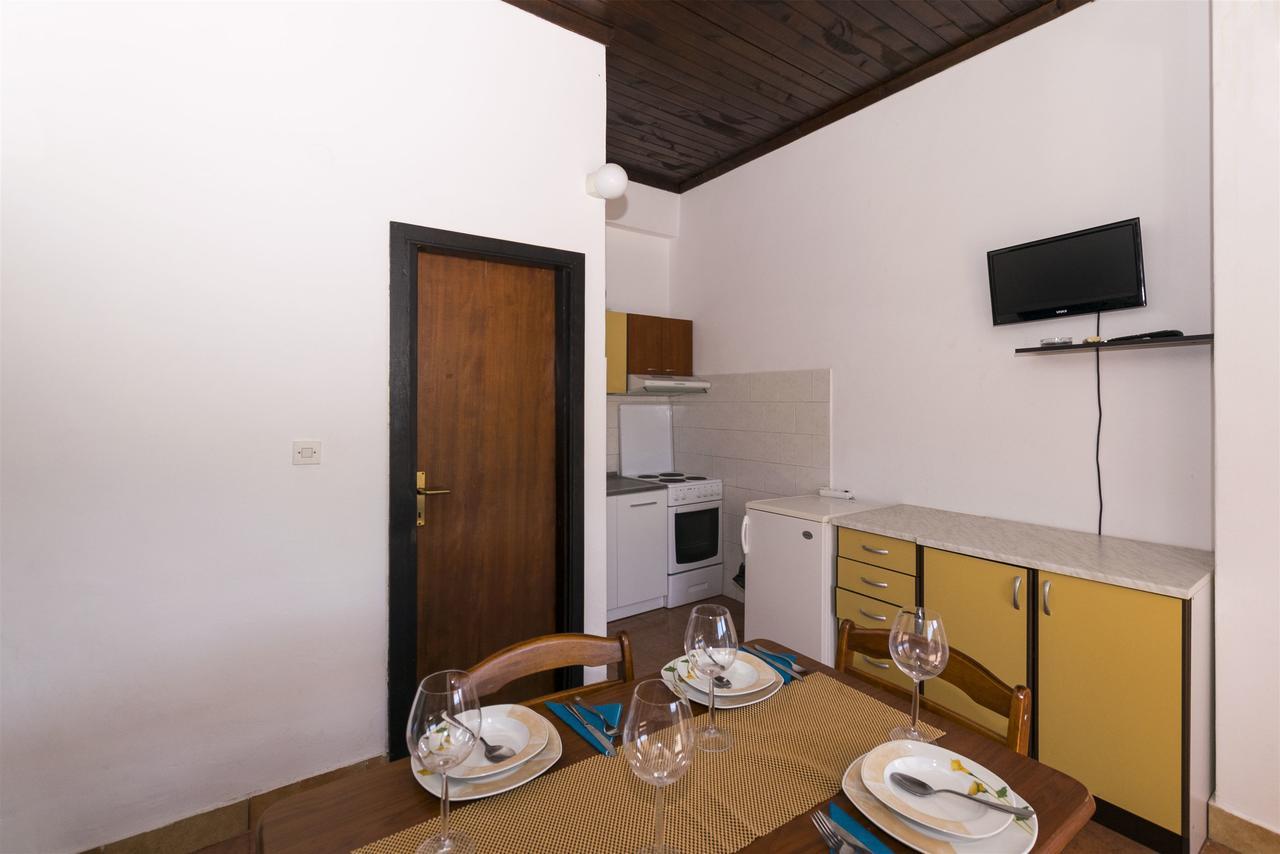 Apartments Irena Tkon Bagian luar foto